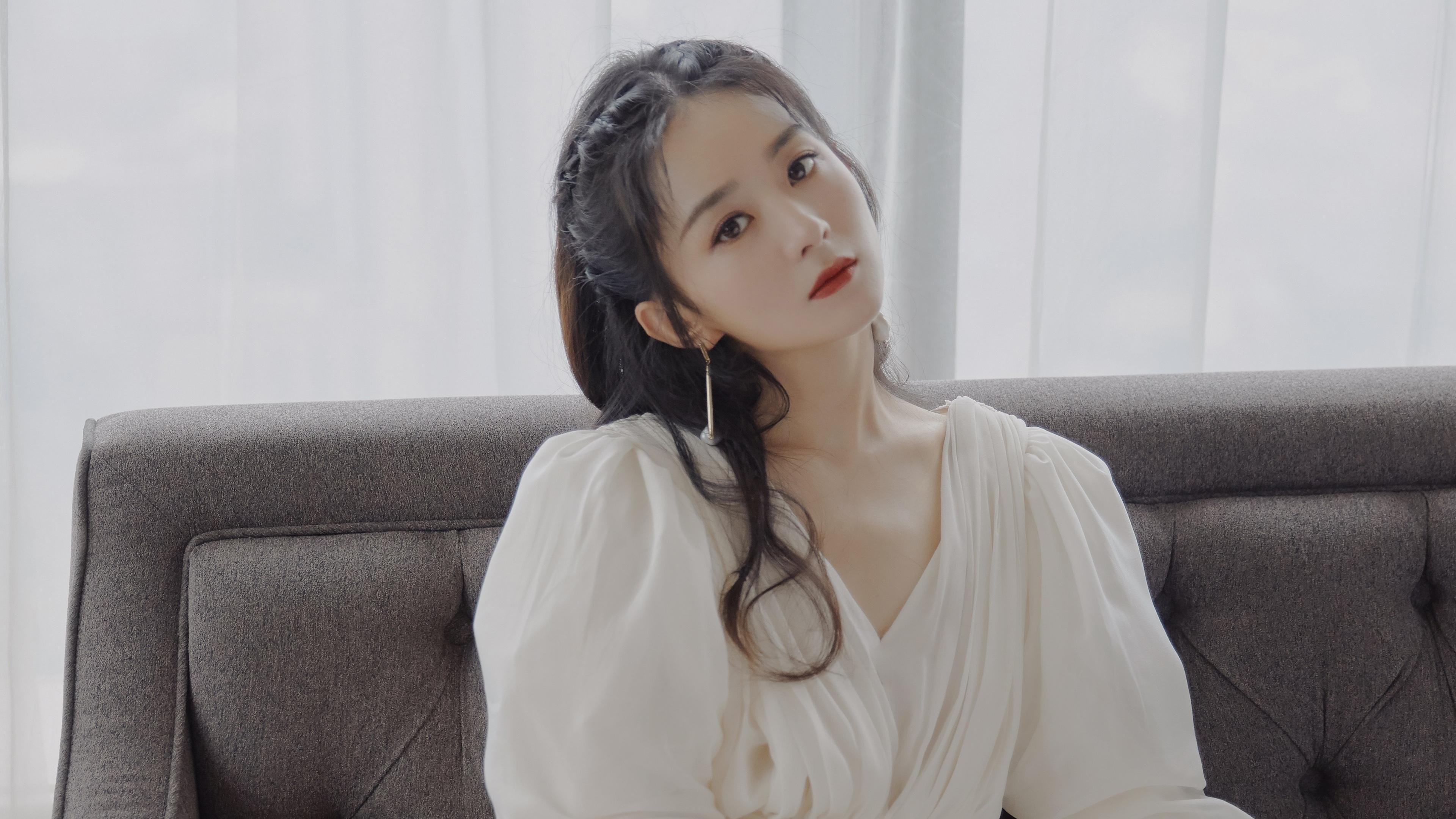 -校园足球缺乏从兴趣转职业的转化模式，校园足球发展前景