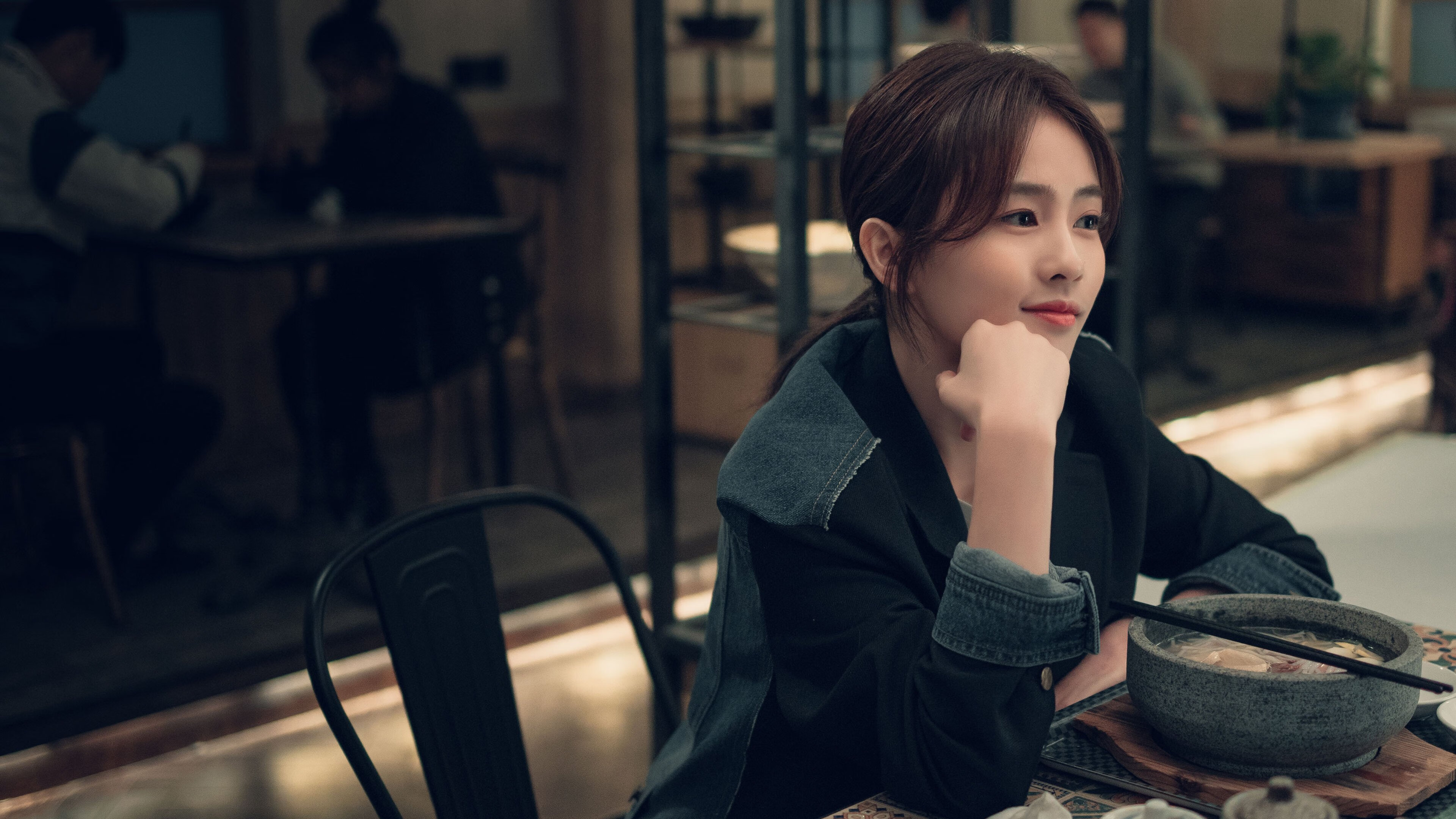 AC米兰-英超激烈冲刺：每场都精彩绝伦，悬念不断！，英超现场